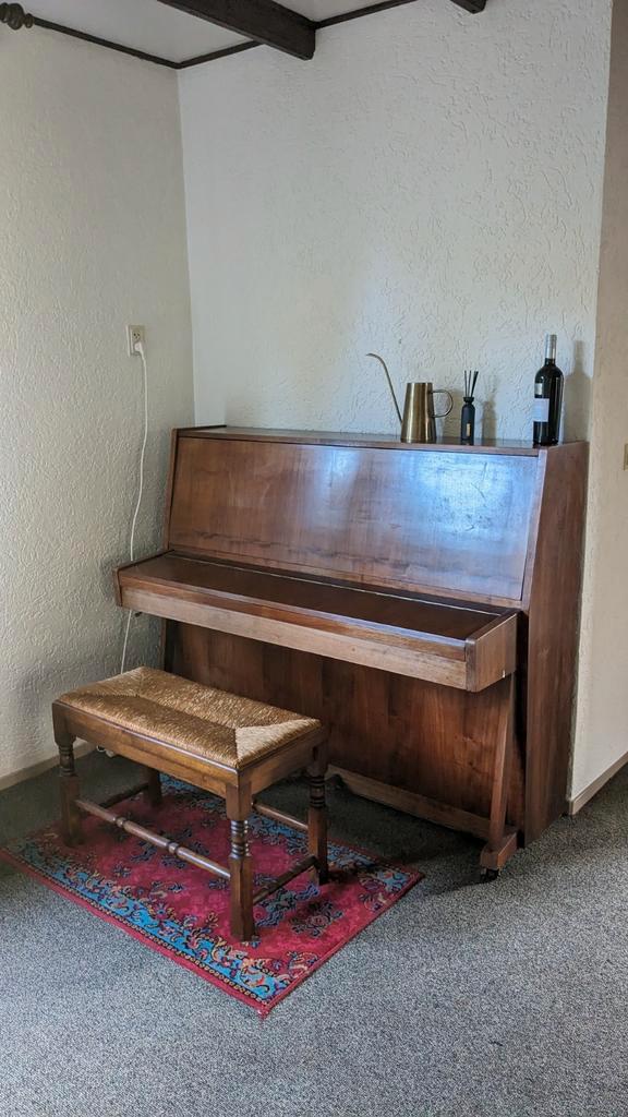 Gratis houten vintage piano