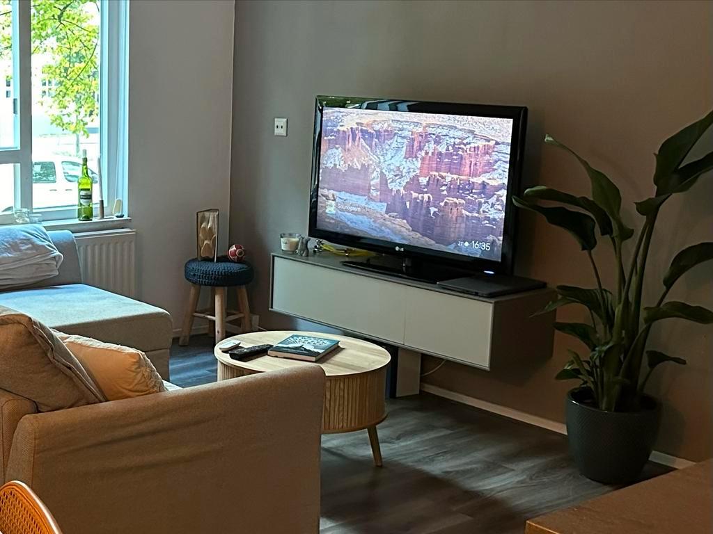 Tv meubel - lichte gebruikssporen