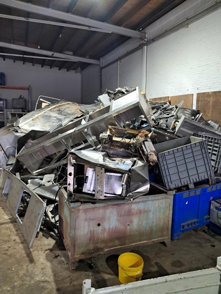 Oud ijzer ligt het bij u in de weg wij halen het op