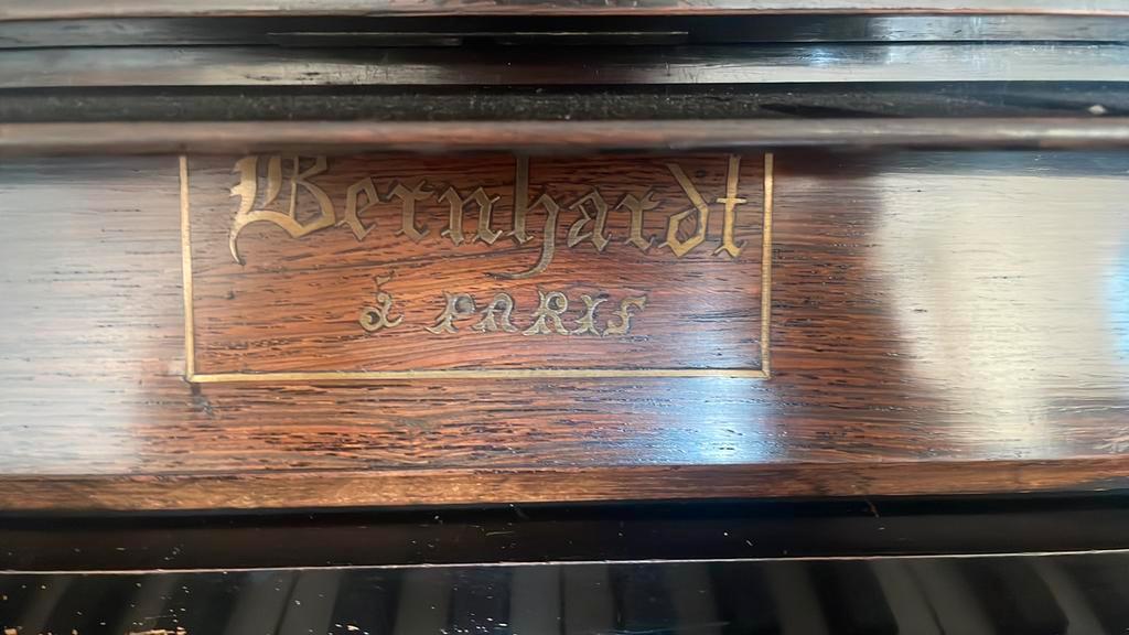 Oude piano - niet gestemd- gratis