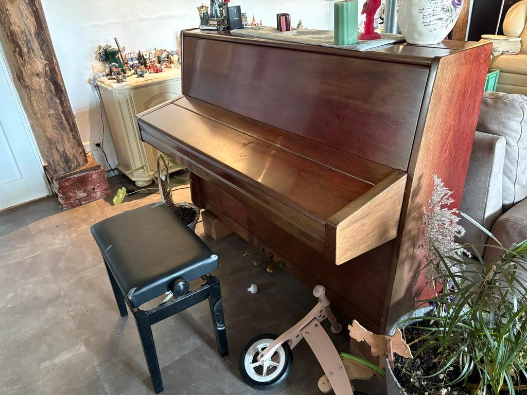 Gebruikte Bruine Piano - Perfect voor Muziekliefhebbers