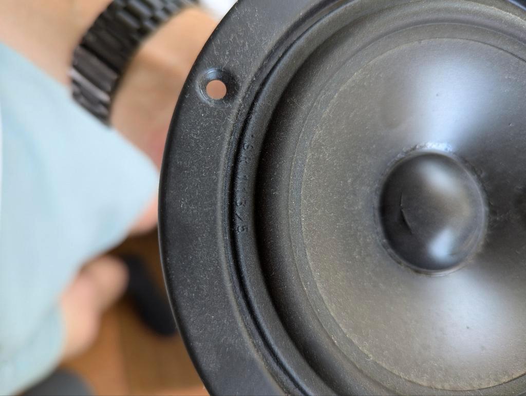 Driade 71/81 Eton Woofer - Vastgeslagen