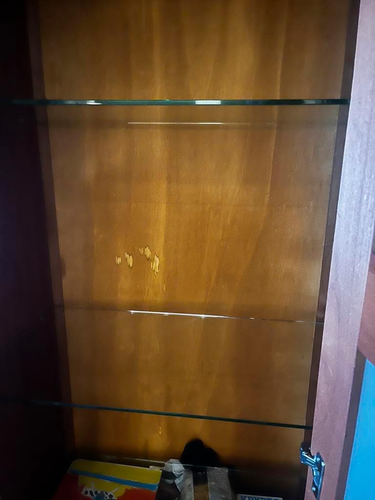 GRATIS OPHALEN  2 mooie kasten hout  met 2 glazen planken