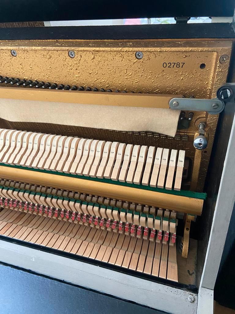 Upright piano - FREE - No brand