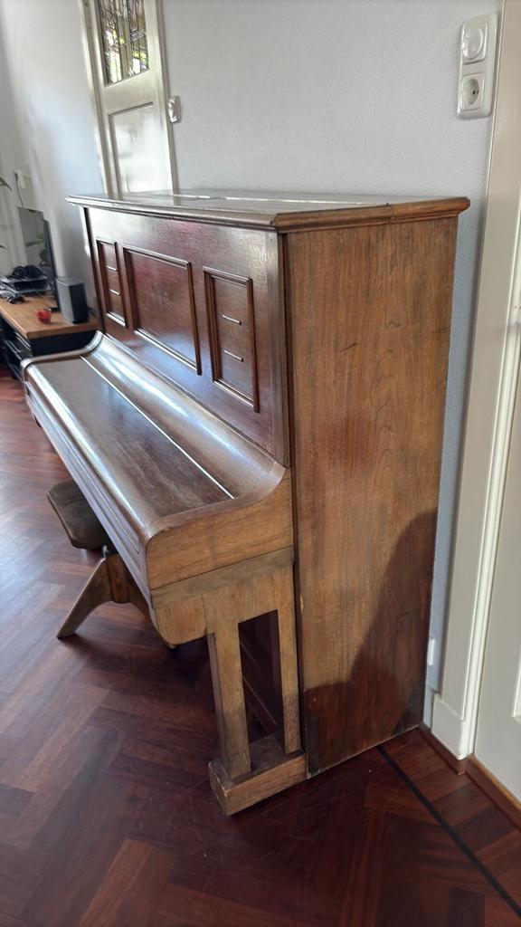 Gratis ophalen: bruine piano - Klassiek Instrument