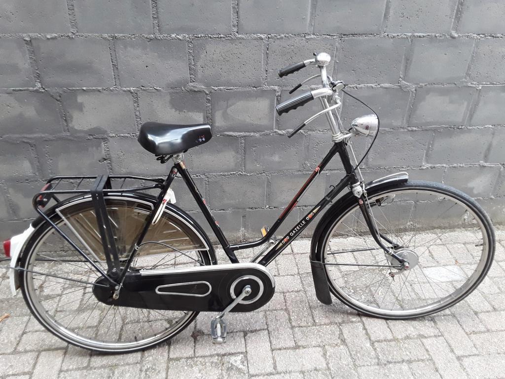 gevraagd voor hobby oude man gazelle fietsen met remstangen