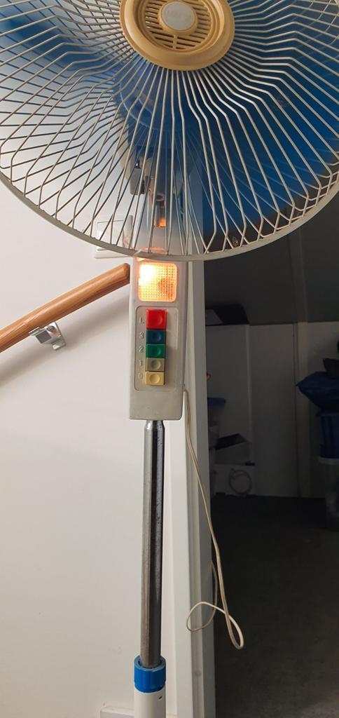 Ventilator op voet met verlichting