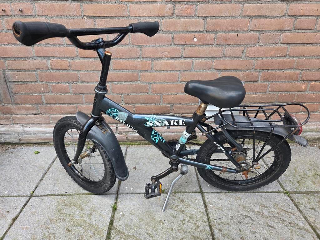 leuke 16 inch kinderfiets met zijstandaard en spatborden