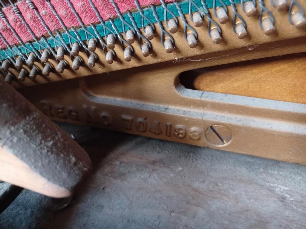 Antieke Bell piano van begin 1900