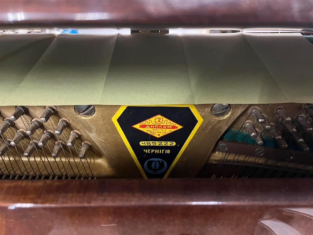 Cherny houten piano gratis