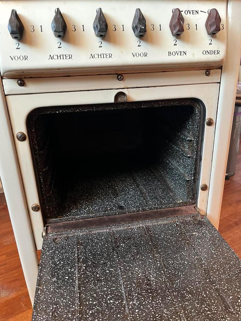 Inventum fornuis antiek