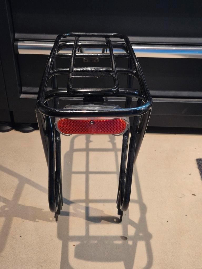 Bagagedrager 28 inch zwart met licht