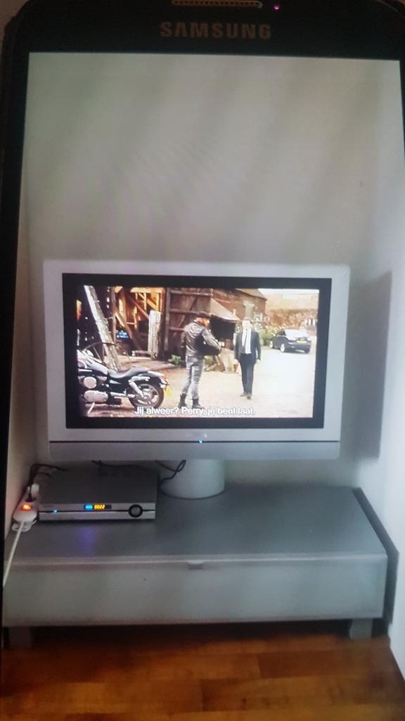 Televisie Philips 32 inch plus tv meubel.