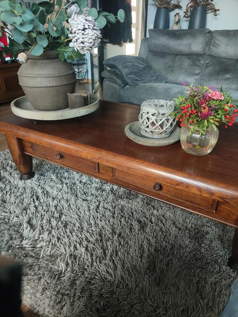 Gratis TV meubel en salontafel.