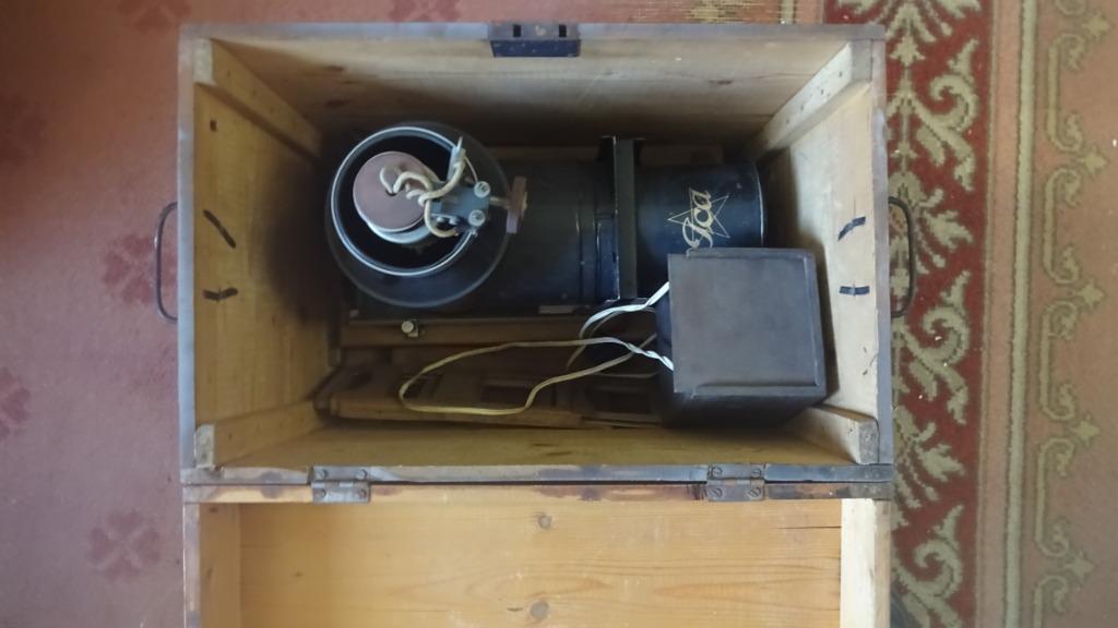 Vintage projector met dia''s