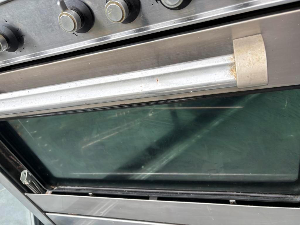 Goede werkende Gasfornuis met elektrische oven!