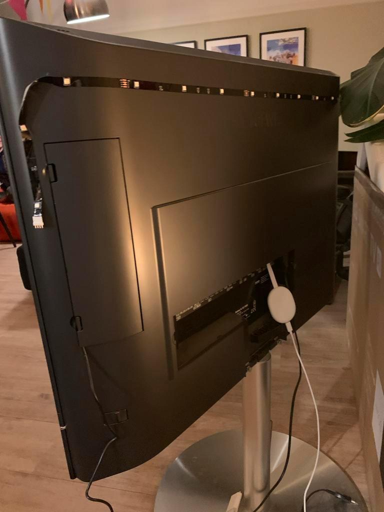 Loewe Xelos TV - Goed werkend voor een kratje ophalen!!