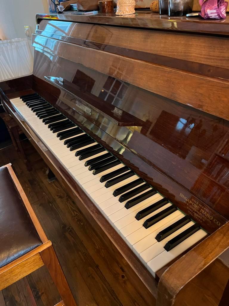 Mooie houten piano