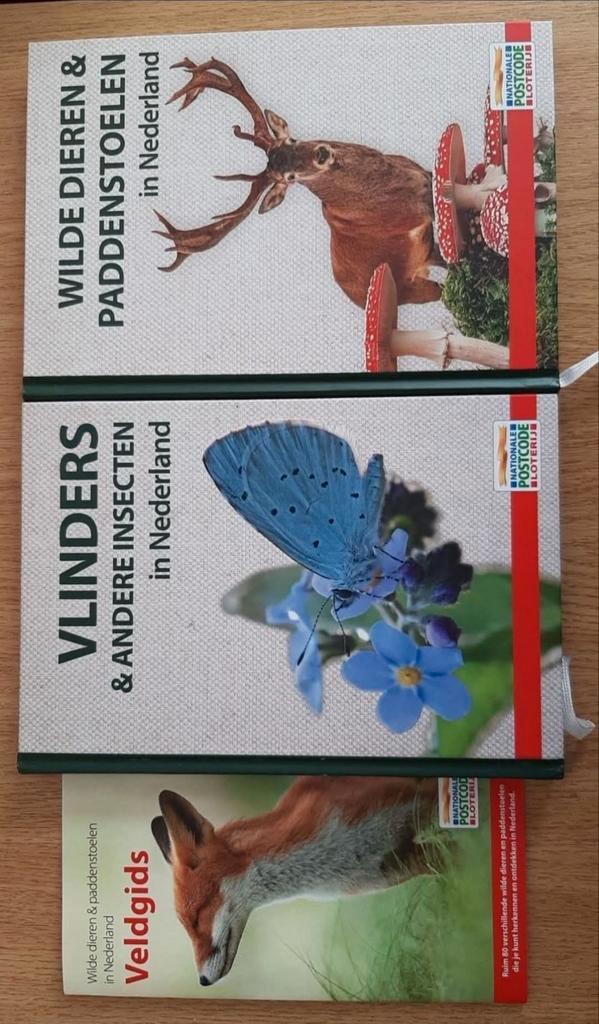 2 boeken en veldgids postcode loterij