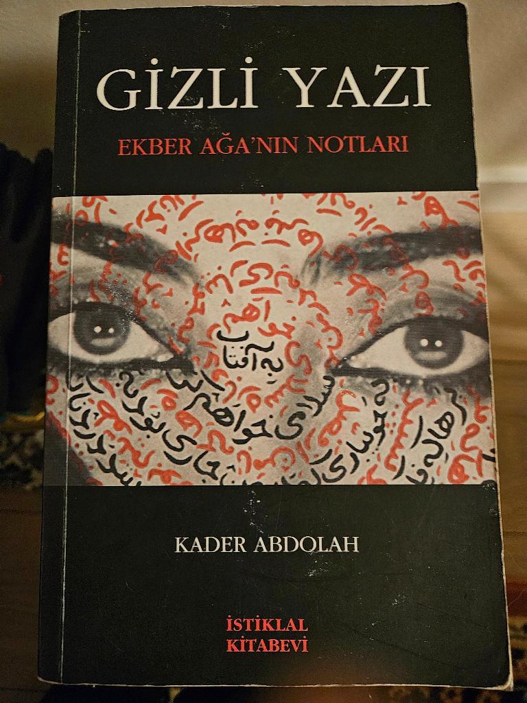 Gratis Boek van Kader Abdolah: Gizli Yazı (Turkse vertaling)