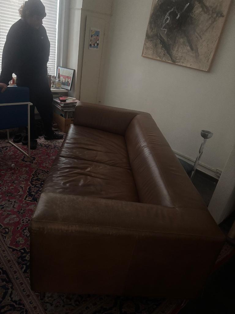 Bruine leren bank, Leolux