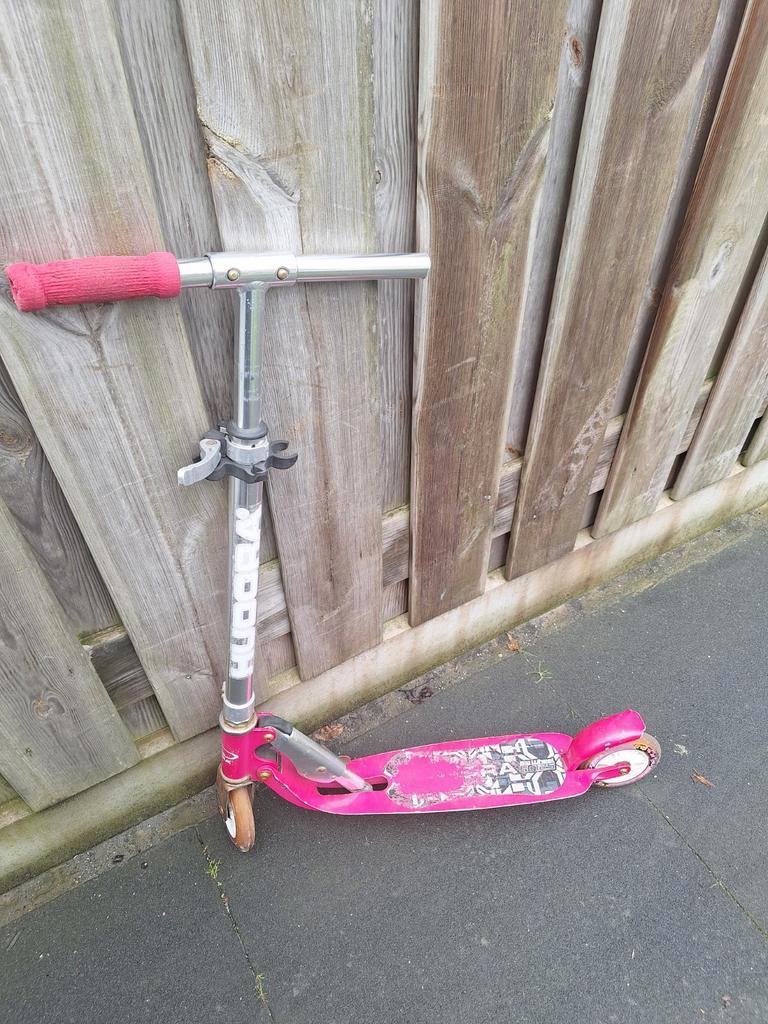 Roze step voor kinderen