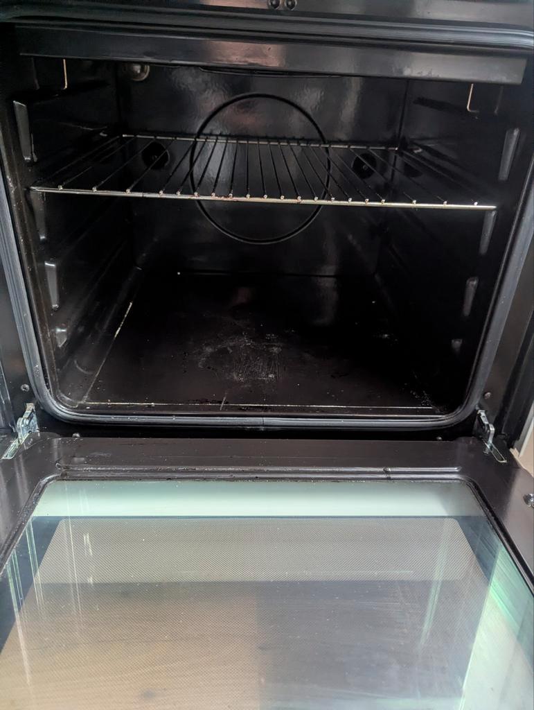 Gasfornuis met oven - Werkt goed - moet deze week weg