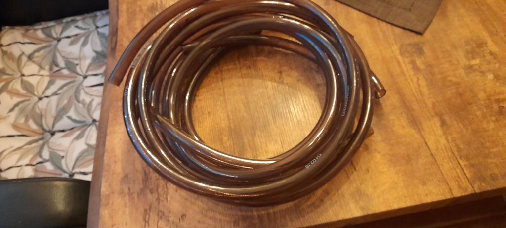 Aquarium waterslang gratis afhalen