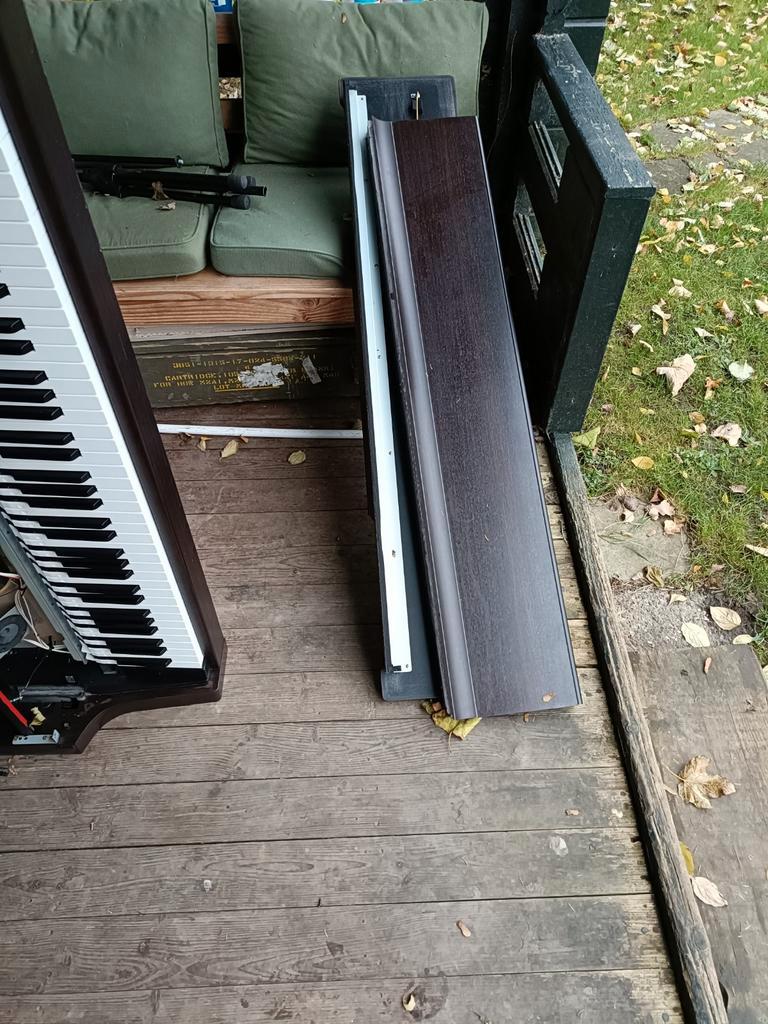 Yamaha Clavinova CLP 155 - Defect