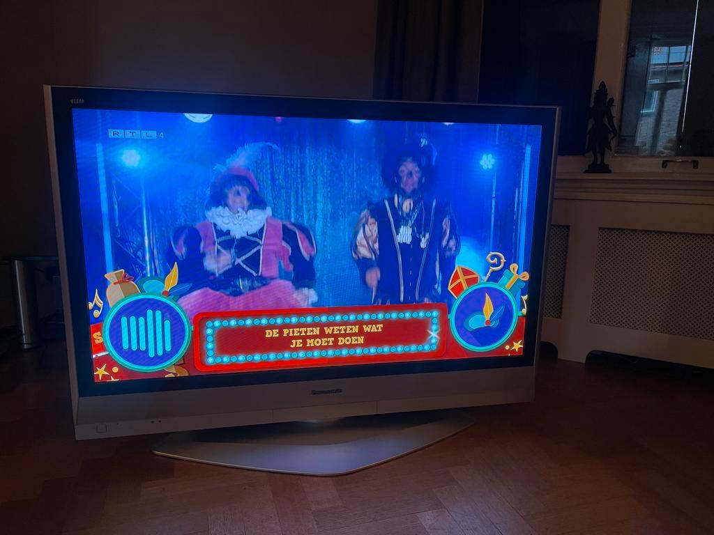 GRATIS Panasonic viera plasma tv 50 inch lees beschrijving!