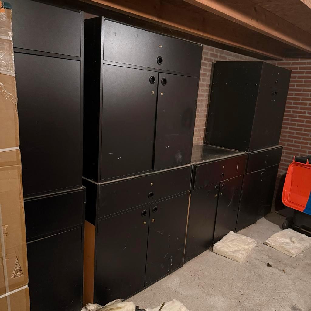 8 Vitrinekasten in Zeer Goede Staat - 60x106x105cm