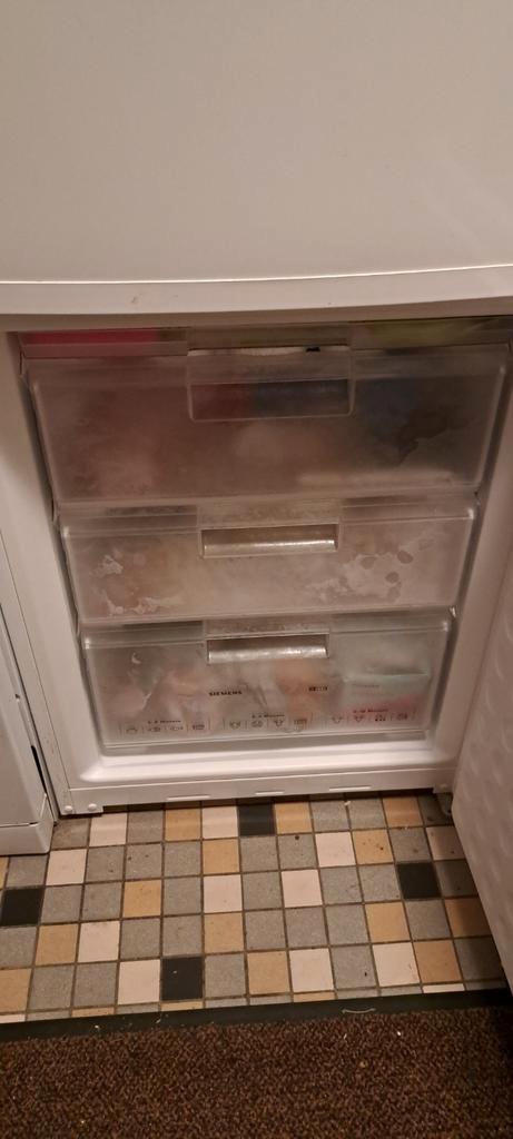 Gratis: Goed werkende Siemens Koelvriescombi - 4 Vrieslades