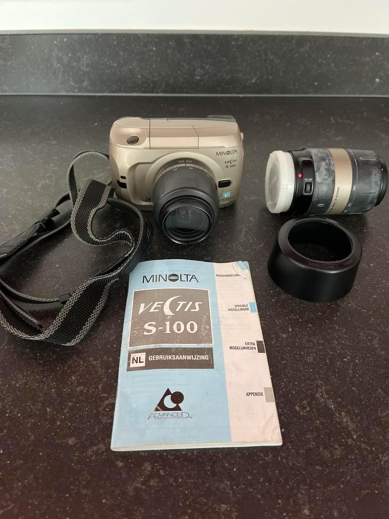 Gratis Minolta Vectis S-100 camera met lens - Niet getest