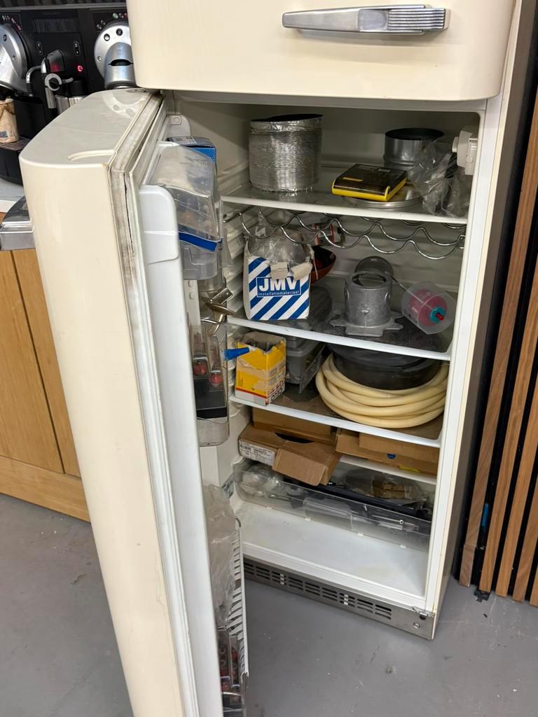 Kapotte smeg koelkast gratis