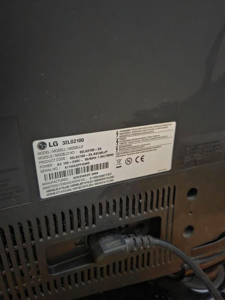 LG 32 inch LCD TV - Model 32LG2100