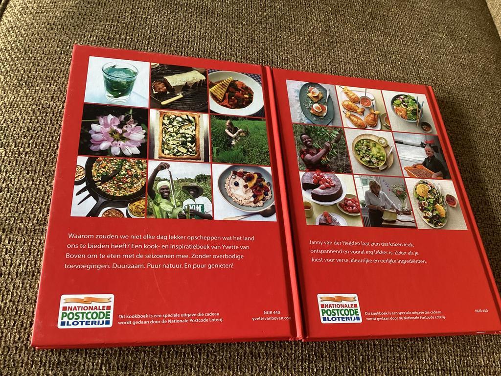 Gratis. Ophalen.Kookboekjes 2 stuks.No 2 en 7.Moet snel weg
