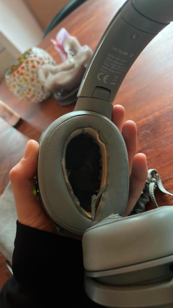 Sony WH-H900N werkend maar met kapotte oorkussens