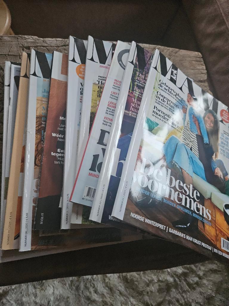 Stapel moedertijdschriften zoals Kek Mama
