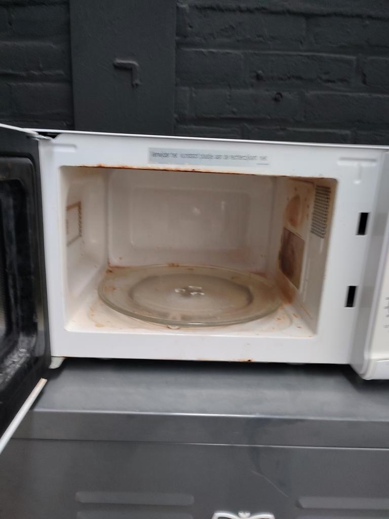Magnetron microwave oven