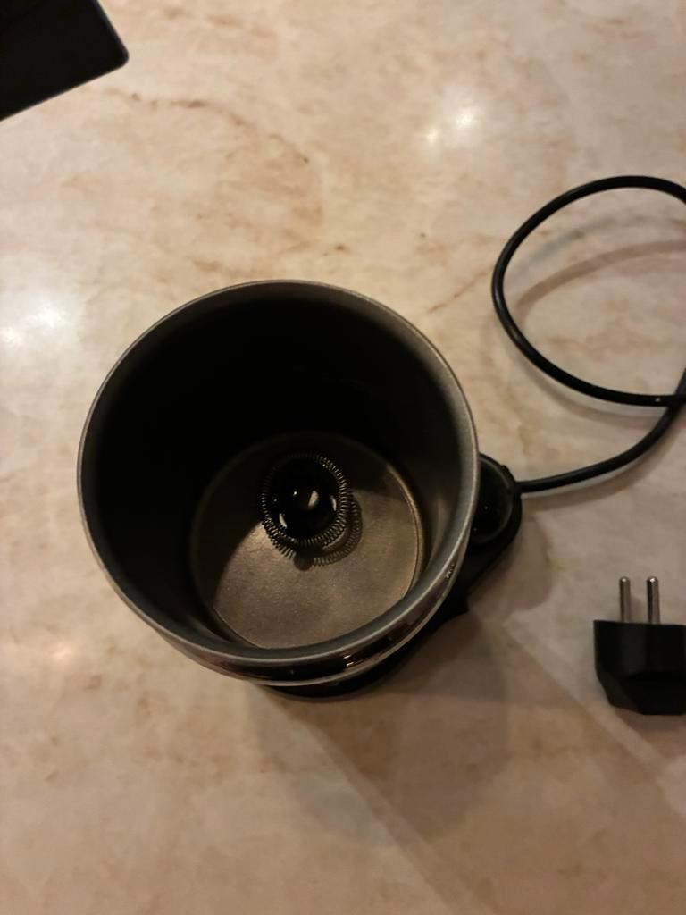 Gratis Nespresso Melkopschuimer - draait soms niet!