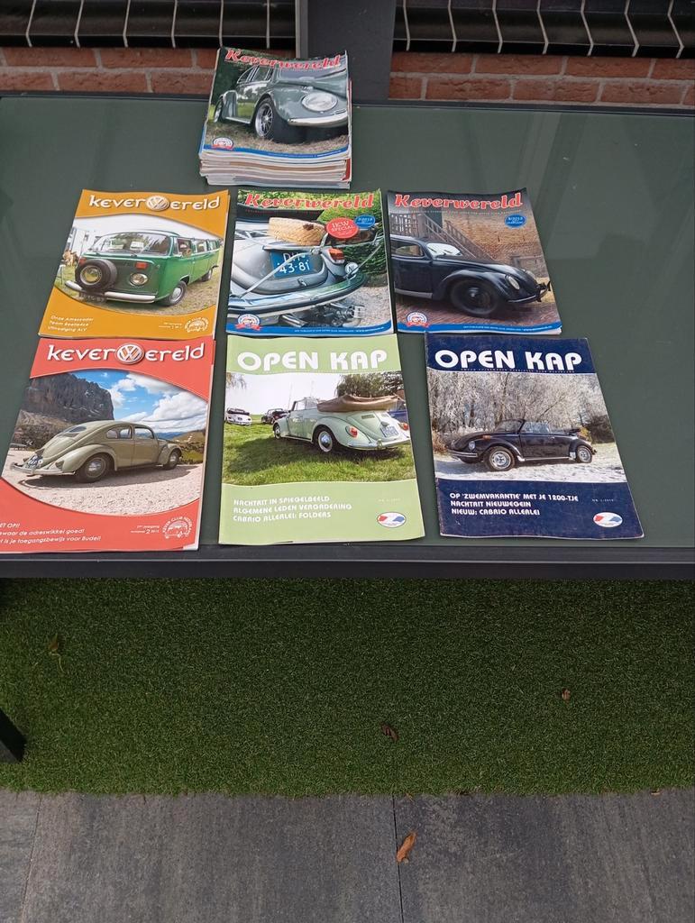 Keverwereld.  Openkap. Ongeveer 50 Volkswagen autobladen.