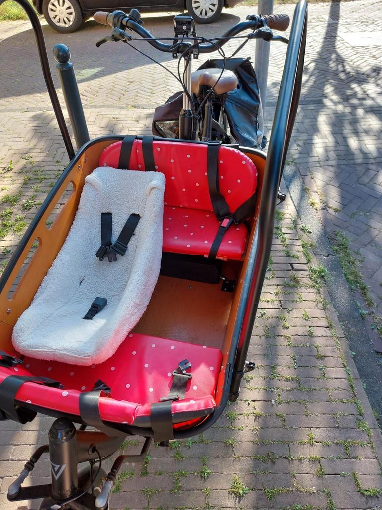 BAKFIETS GESTOLEN IN GORINCHEM: zwart/ bruine VOGUE CARRY 2