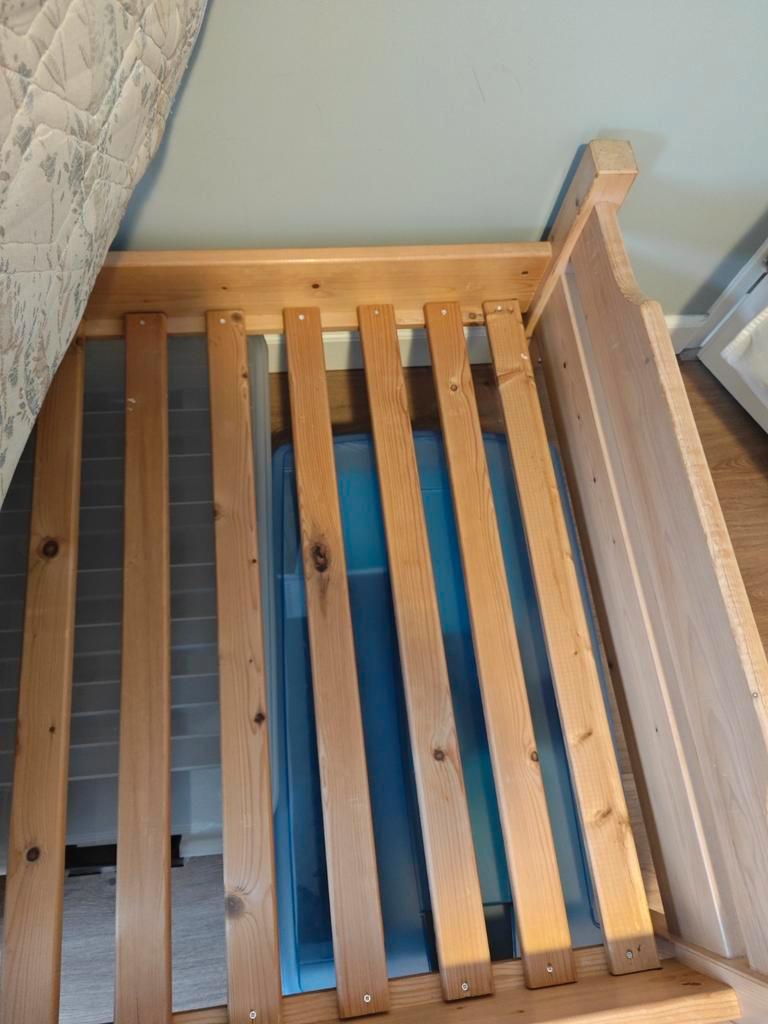 1p bed Incl. Matras met topper.