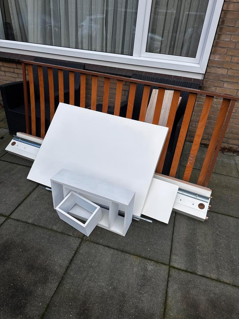 Eenpersoonsbed met planken - Gratis af te halen!