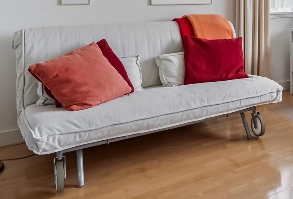 Gratis IKEA Slaapbank (excl. rode kussens)