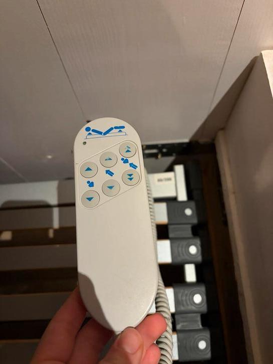 Bedombouw 180cm met elektrische lattenbodems en matrassen