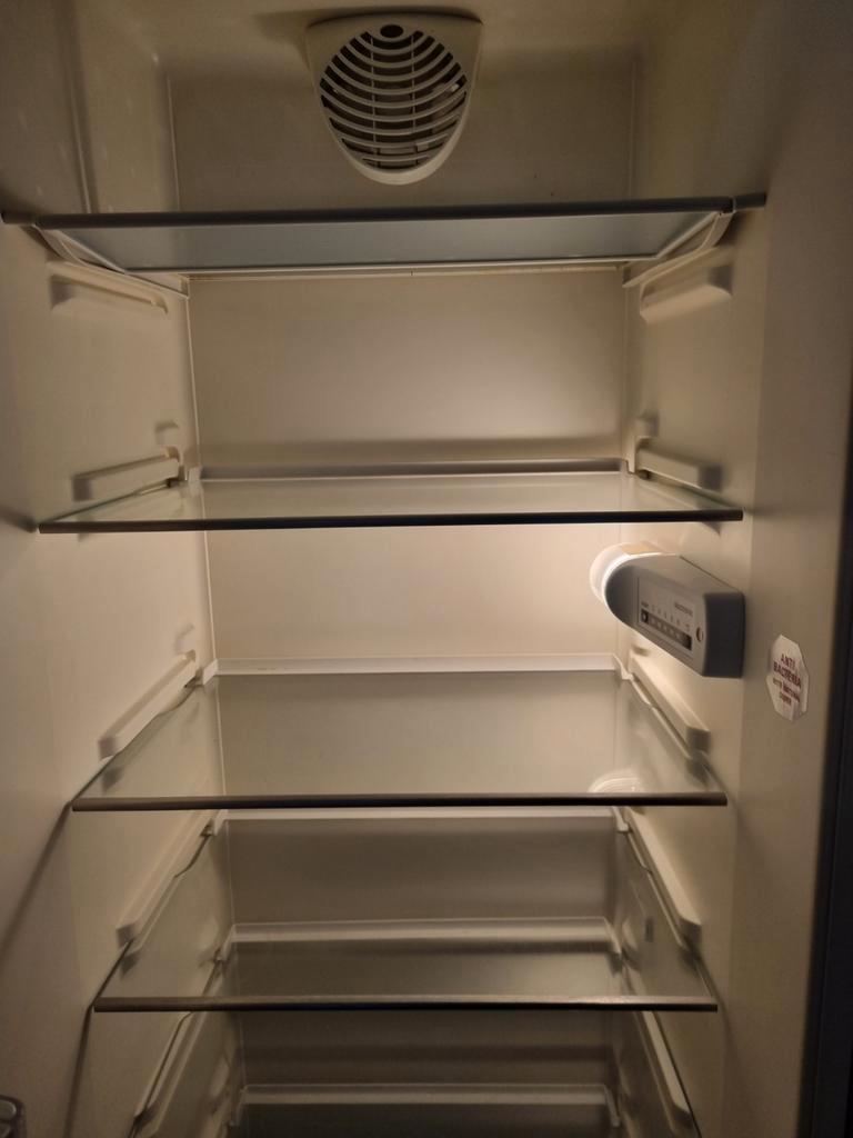 Gratis Ombouwkoelkast  zonde kast moet deze weekend weg!!