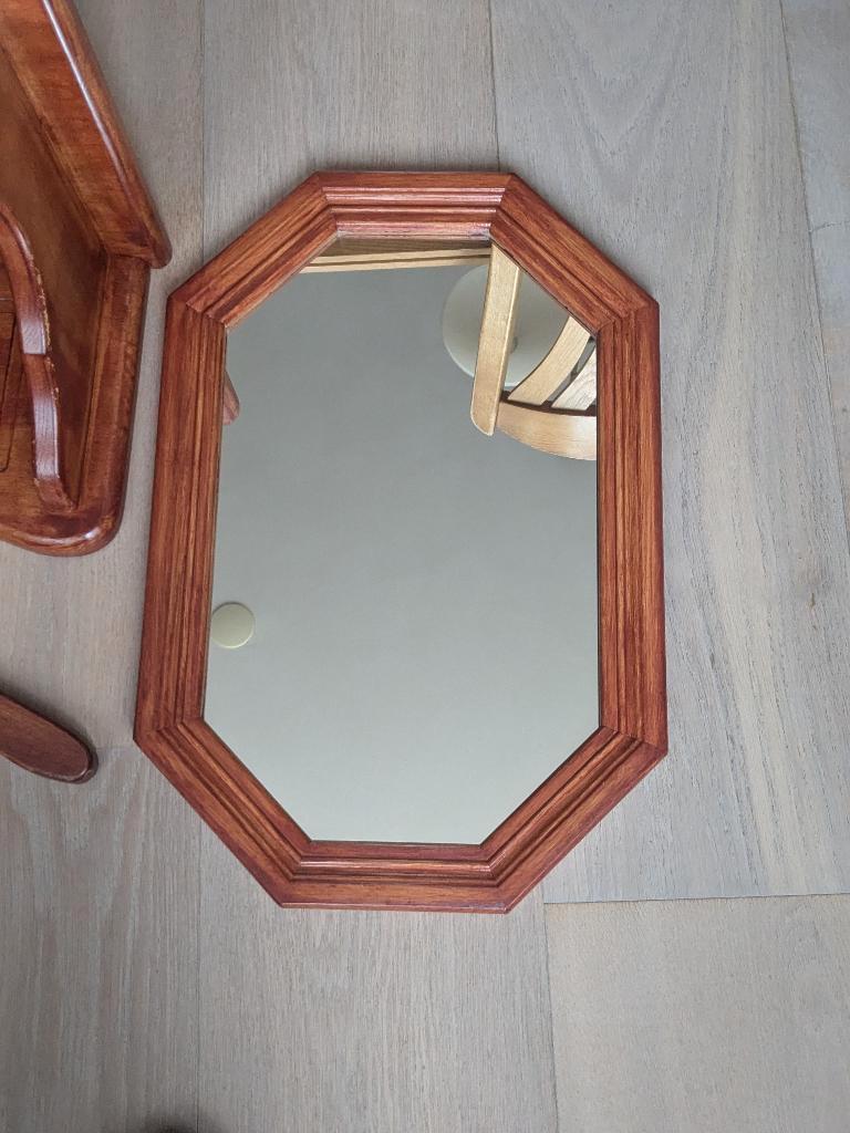 Eiken kapstok met hangers en spiegel