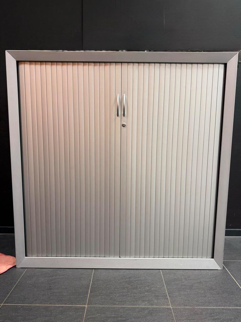 Metalen archiefkast met roldeur (gratis)