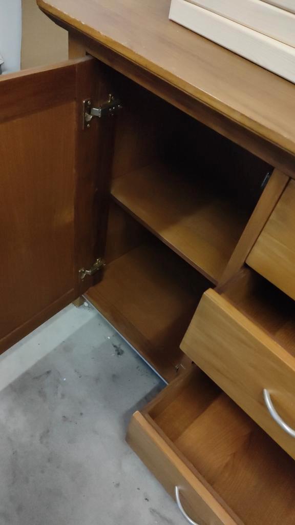 Houten dressoir met lades en kast